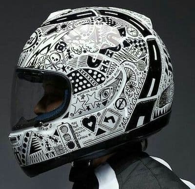Custom helmet airbrushing