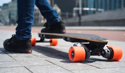 Sports equipment (Bicycle, Scooter, Rollerblades, Skateboard, Ice Skates)