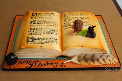Custom cake or cupcakes