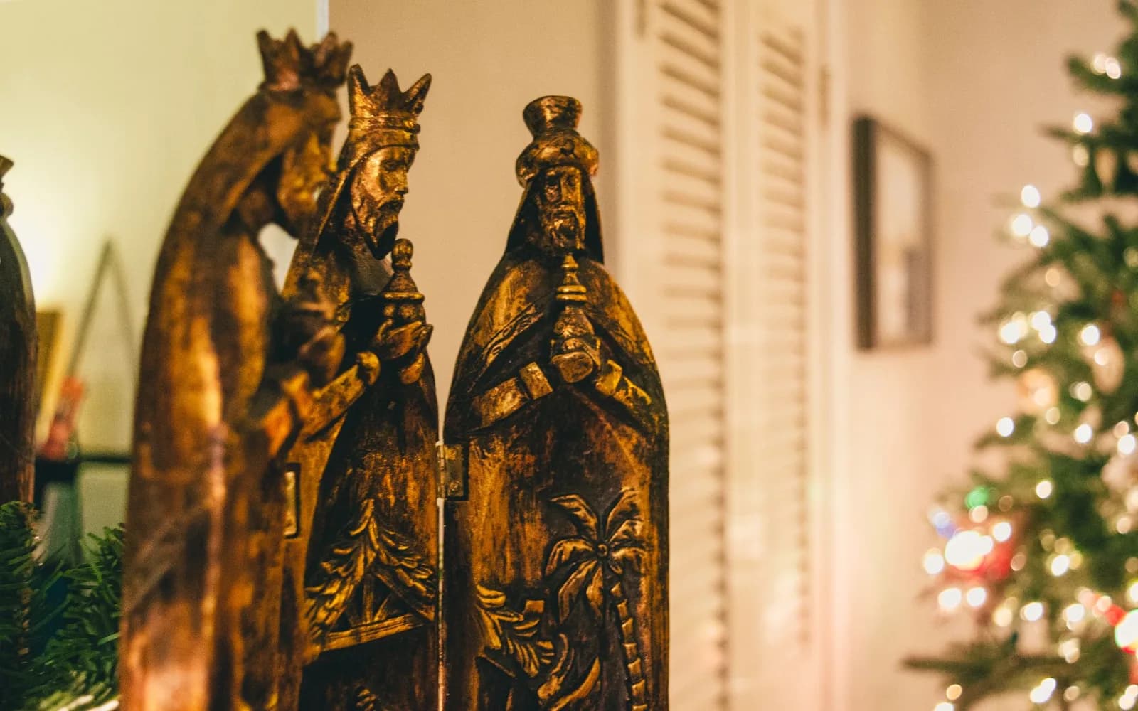 Three Kings Day Gifts: 26 Ideas for January 6, for Kids and Adults
