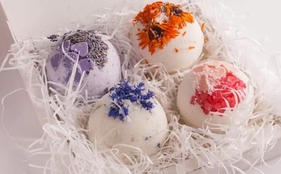 Foam, salt or bath bomb